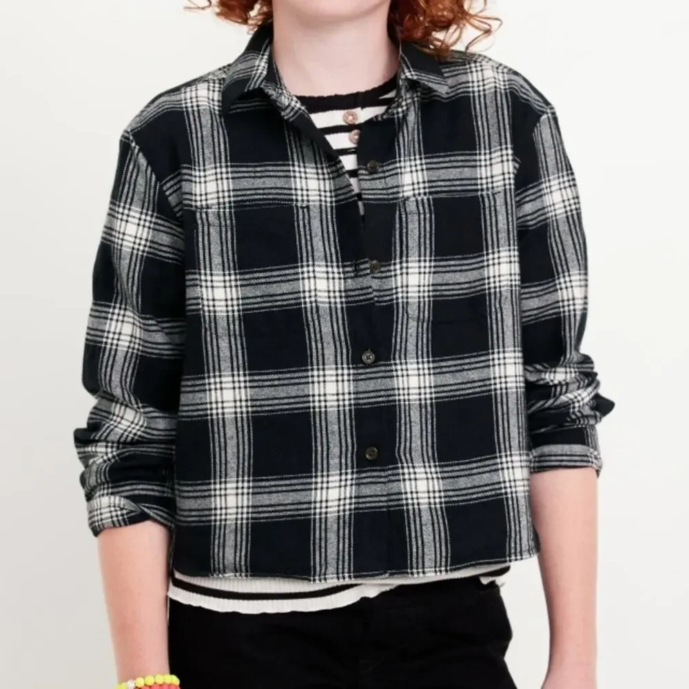 Old Navy black plaid Cropped Long Sleeve Plaid Pocket Flannel Shirt
